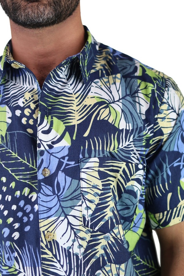 Camisa Manga Corta Azul Marino Con Hojas Verdes Slim Fit Para Hombre